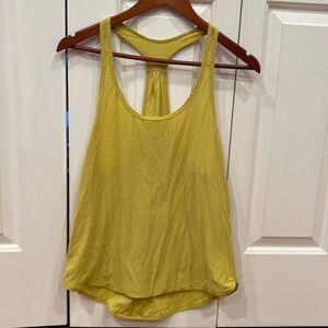 Lululemon tank size 6 excellent condition